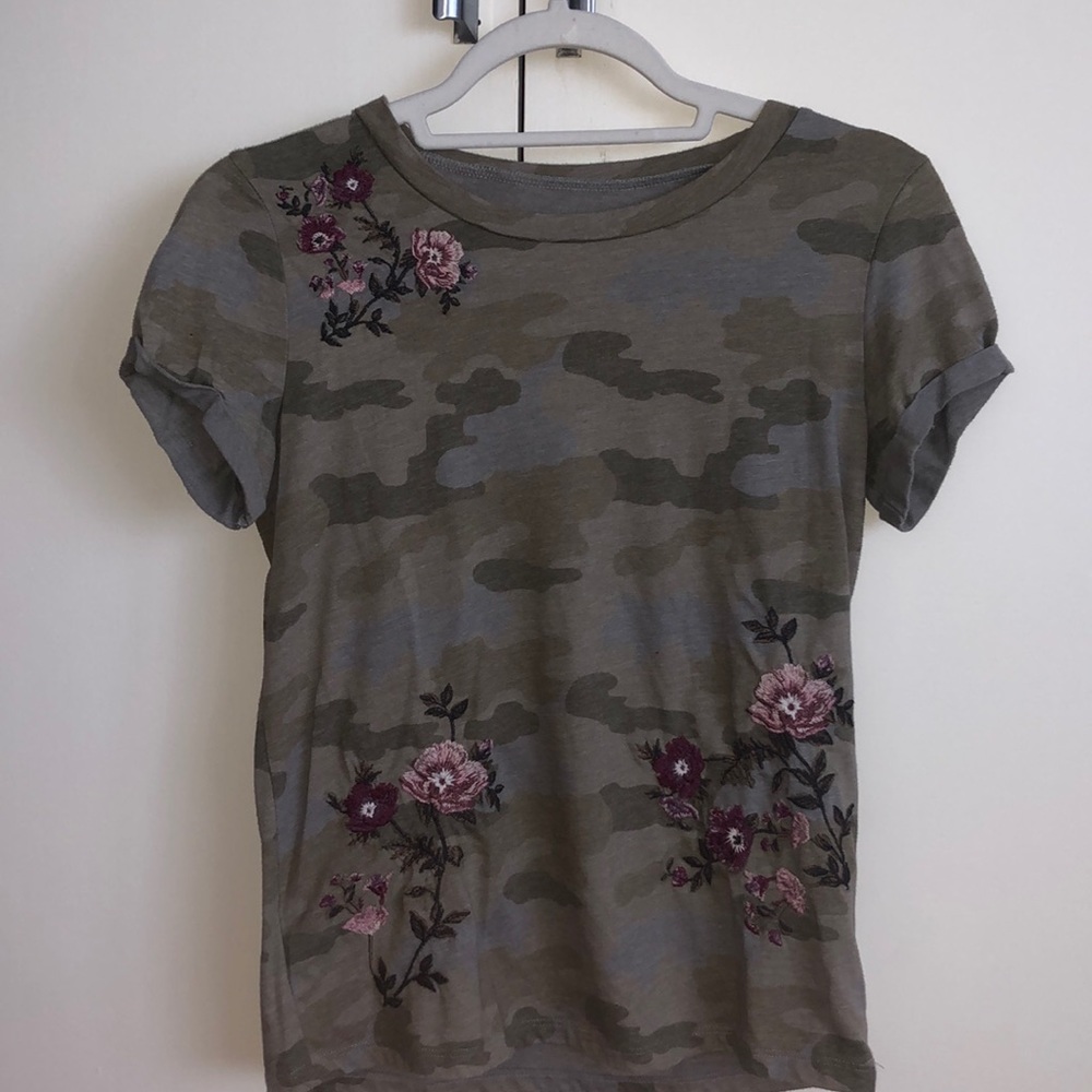 American Eagle Camo Top W/ Floral Embroidery